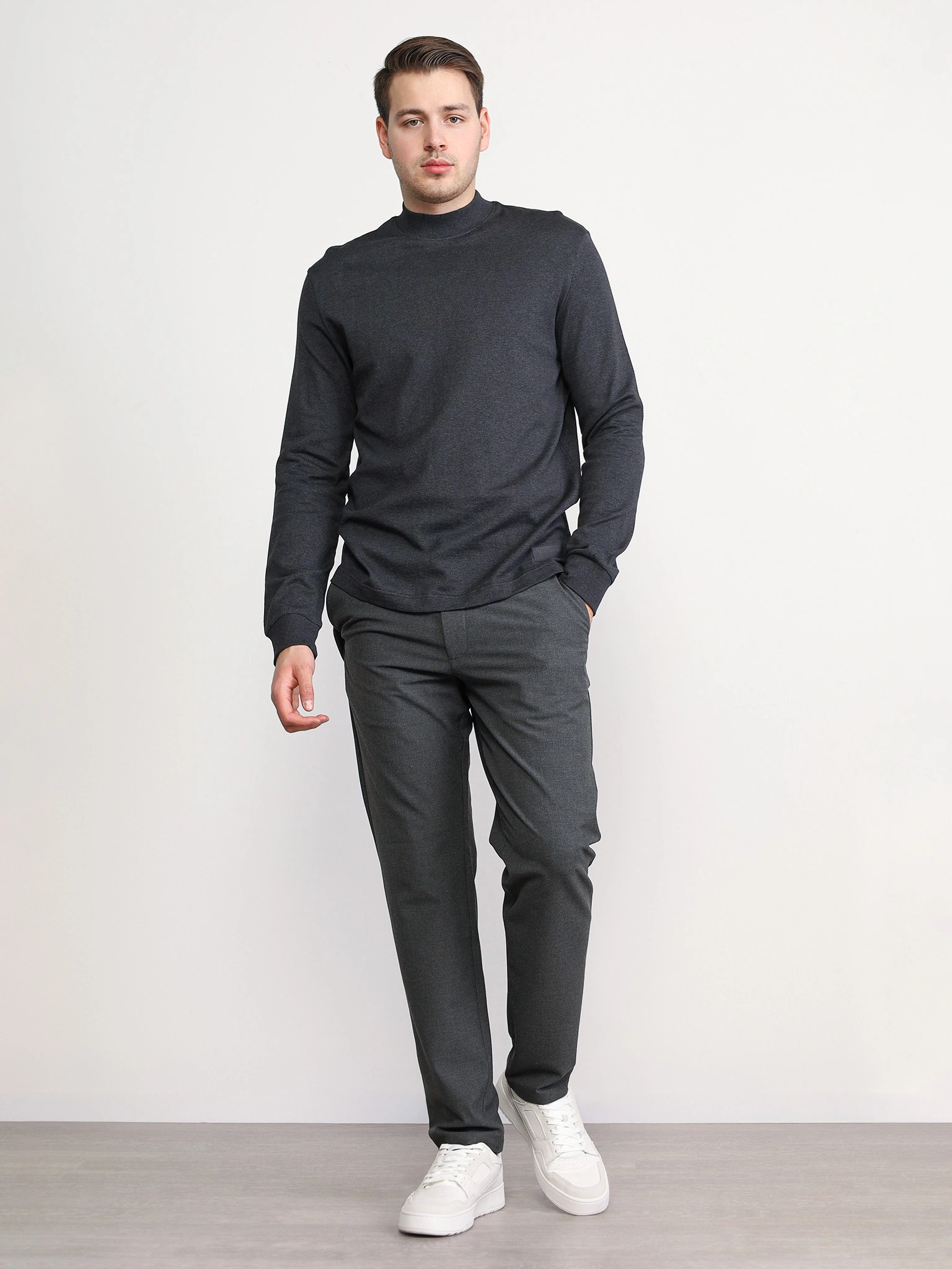 Футболка темно-серого цвета из хлопка с длинным рукавом